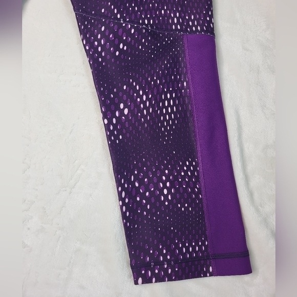 UNDER Armor Compression Heat Gear Purple Leggings. Large - Picture 4 of 10